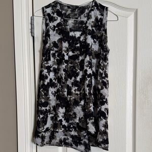 Simply Vera Vera Wang Black and White Floral Blouse